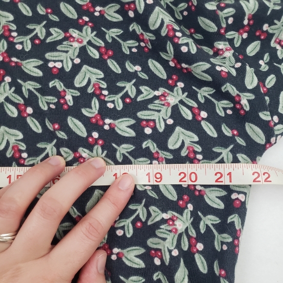 LC Lauren Conrad Holiday Holly Berry Pajamas Set Women's Size Medium - Picture 11 of 13